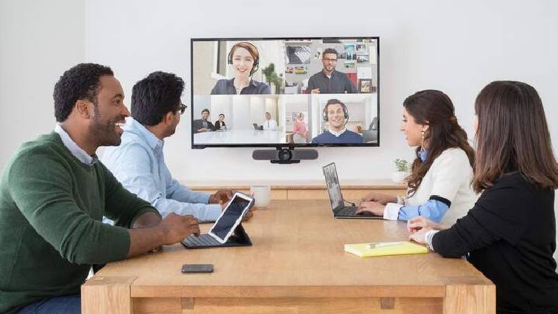 Logitech MeetUp  es un solución de videoconferencia adecuado para salas de reuniones pequeñas