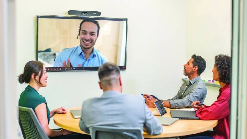 La Barra de Video conferencia Poly Studio tiene conectividad Ideal para reuniones de calidad