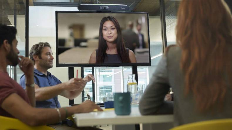 Poly studio X50 es una barra de videoconferencia para salas de reuniones medianas hasta 8 personas